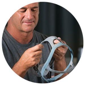img-produto-cpap-mascara-eson2-colocando-touca